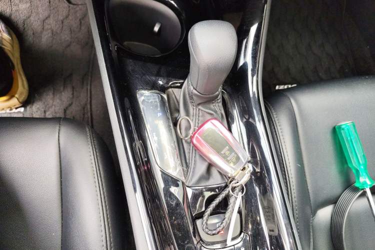 Used Toyota IZOA 2020 2.0L Enjoy Edition
