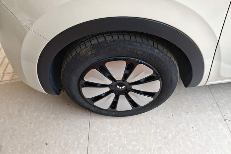 Used Wuling Bingo 2025 410 km Lingxi Deluxe Edition Left Front Wheel Hub