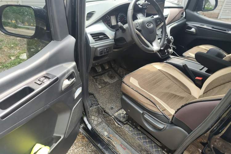 Used JAC Refine M3 2022 PLUS 1.8L 7-seater Standard Model