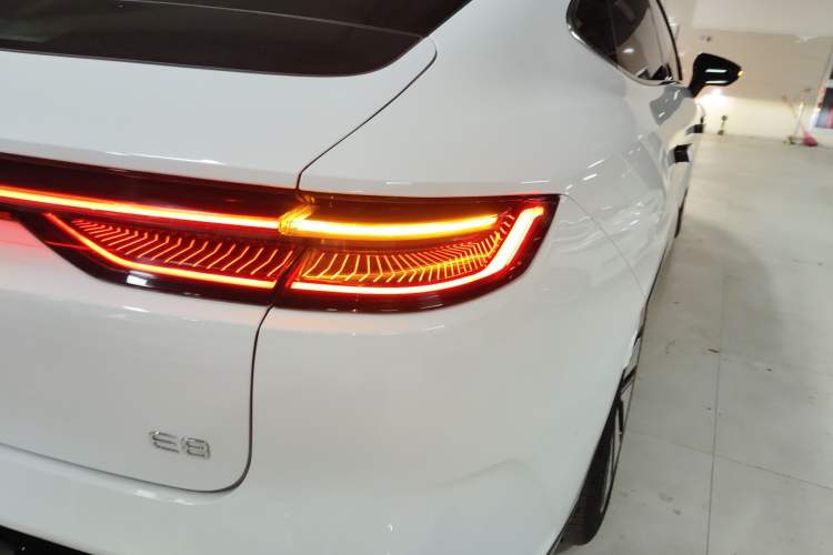 Used Geely Galaxy E8 2024 665 km Range Rear-Drive Starship Long-Range Version