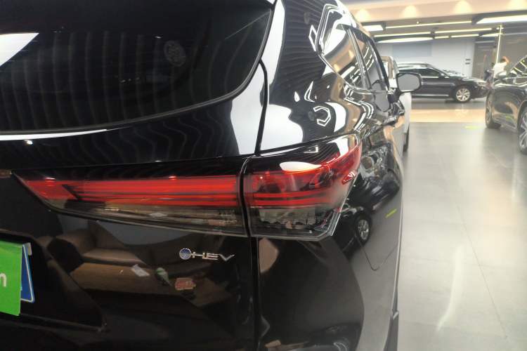 Used Toyota Highlander 2024 2.5L Smart Electric Hybrid Dual-Motor Two-Wheel-Drive Elite Edition 5 Seats Right Rear Taillight