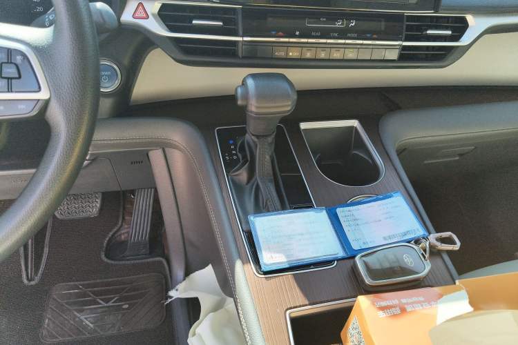 Used Toyota SIENNA 2023 2.5L Hybrid Comfort Edition Gear Lever