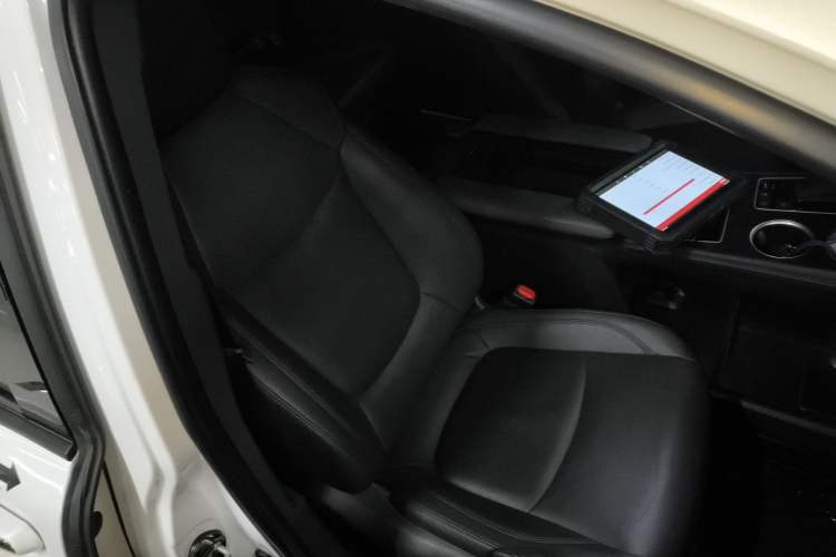 Used Toyota SIENNA 2023 2.5L Hybrid Deluxe Edition