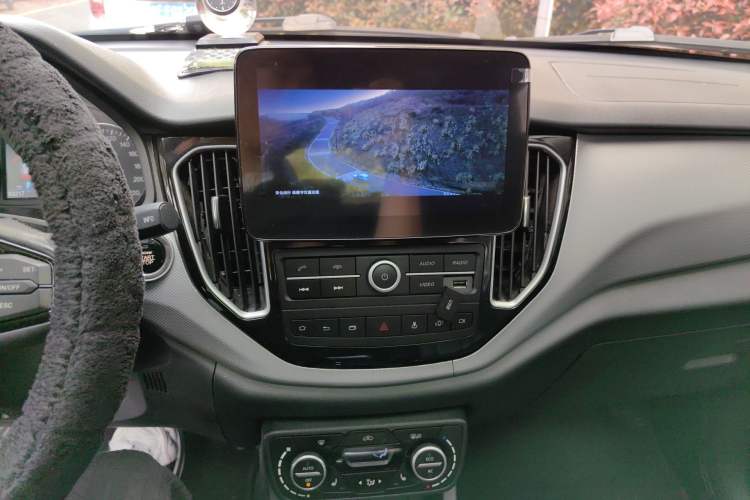 Used FAW Senya R7 2017 1.6L Automatic Prestige Model
