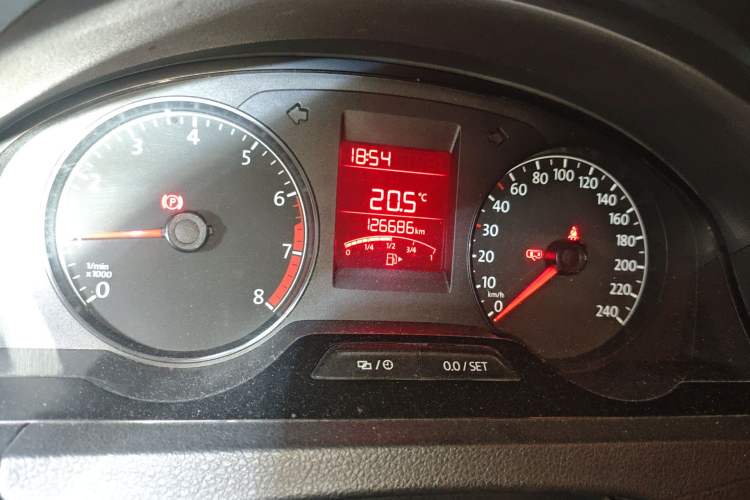 Used Volkswagen Santana 2015 1.6L Manual Fashion Edition Odometer Close Up