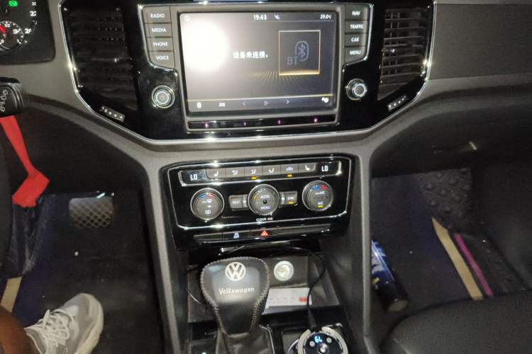 Used Volkswagen Teramont 2017 330TSI Two-Wheel-Drive Luxury Edition Audio And AC Panel