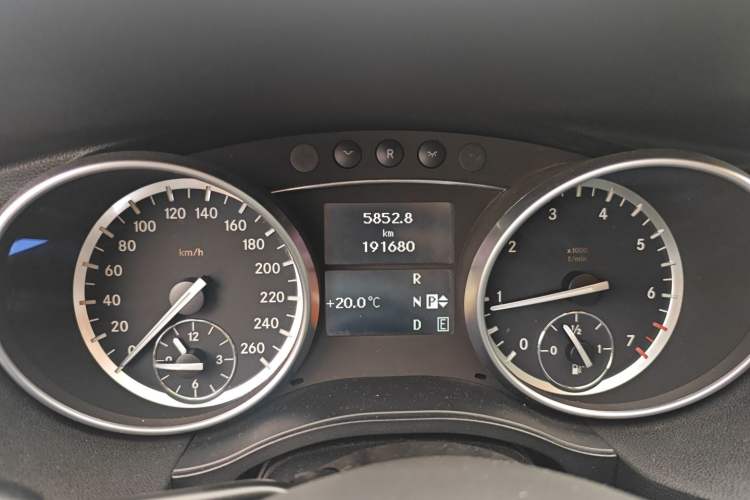 Used Mercedes-Benz R-Class 2017 R 320 4MATIC Business Edition Prestige Model
