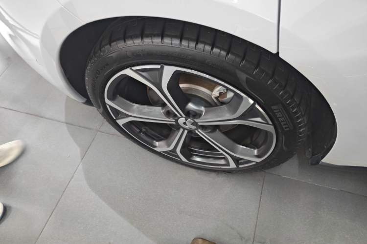 Used Nio ET5T 2023 75 kWh Touring Right Rear Wheel Hub