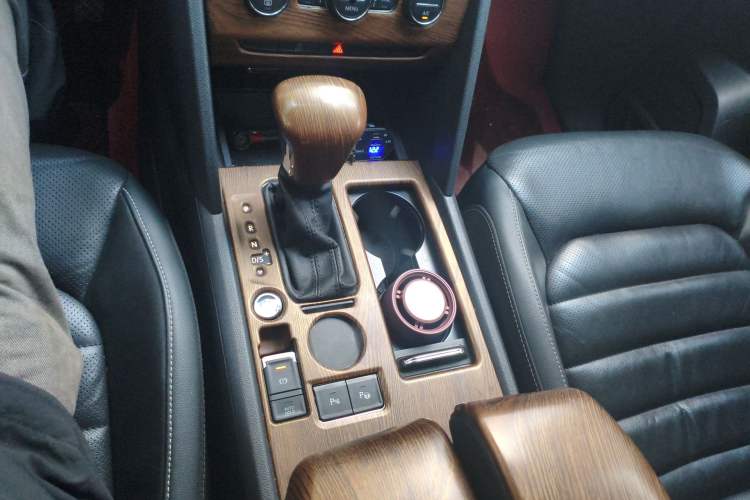 Used Volkswagen Teramont 2017 330TSI Two-Wheel-Drive Luxury Edition Gear Lever