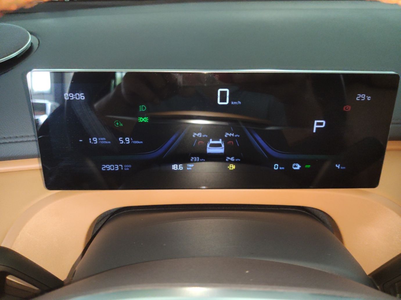 Geely Galaxy Xingjian 7 EM-i 2025 120km Launch+ Version — снимка 14