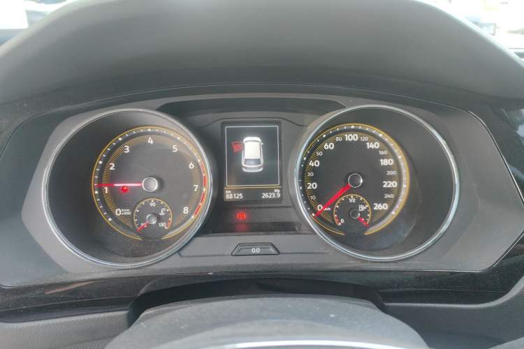 Used Volkswagen Tiguan L 2019 Revised 330TSI Automatic Two-Wheel Drive Smart & Luxury Edition China VI Standard Instrument Cluster