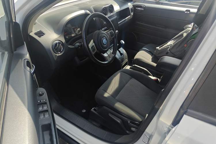 Used Jeep Compass 2012 2.0L two-wheel drive sport version