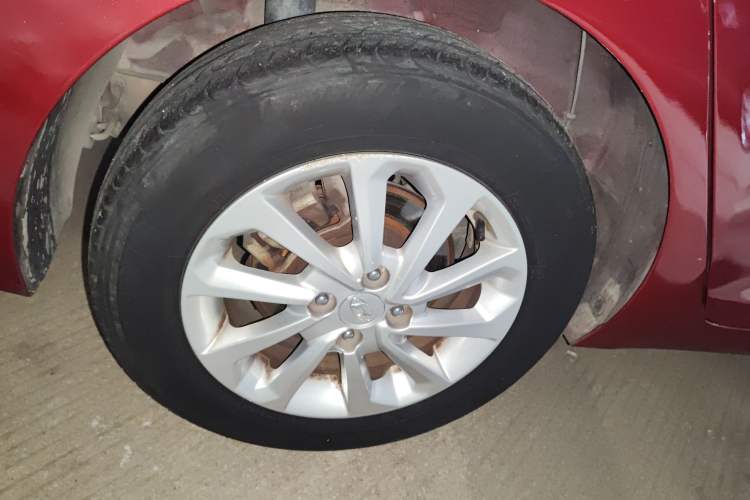 Used Hyundai Verna (new generation) 2016 1.4L Automatic Cool Edition GLS Right Rear Wheel Hub