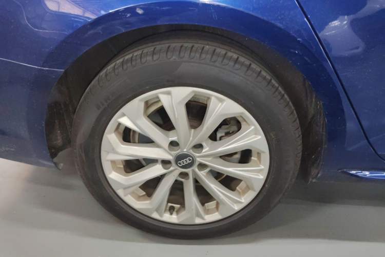 Used Audi A4L 2019 40 TFSI Ambition China VI Right Rear Wheel Hub