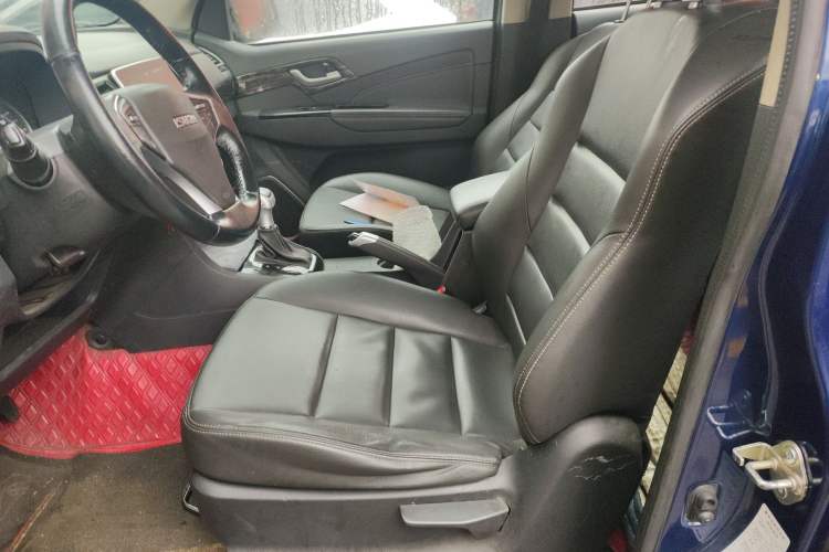 Used Isuzu D-MAX 2020 1.9T Two-Wheel Drive Automatic Comfort Edition China VI Standard RZ4E Hi-Power