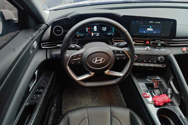 Used Hyundai Elantra 2023 1.5L CVT LUX Prestige Edition Steering Wheel