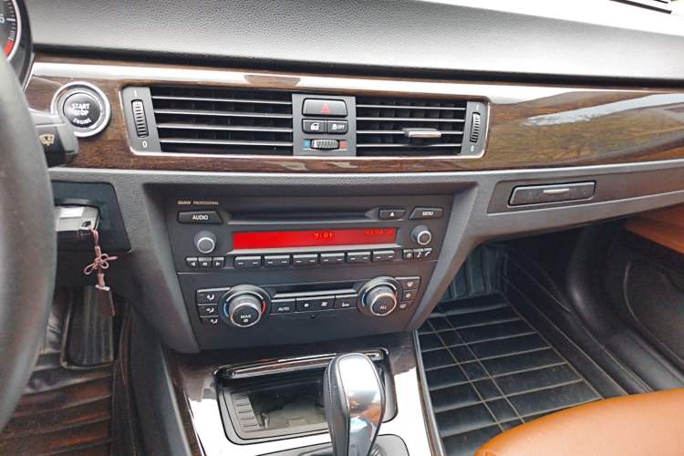 Used BMW 3 Series 2011 320i Coupe Audio And AC Panel