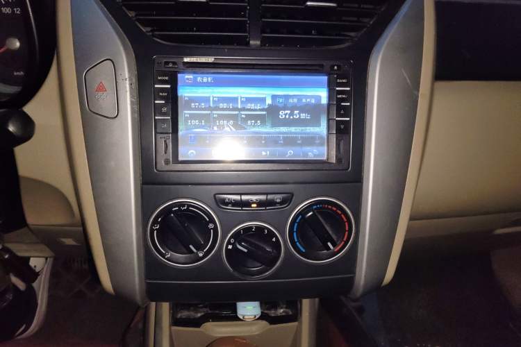 Used Venucia R50 2013 1.6L Manual Luxury Edition Audio And AC Panel