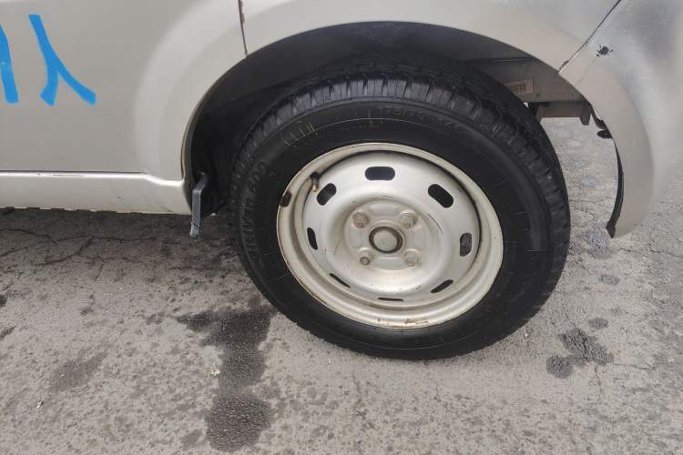 Used BAIC Weiwang 306 2016 1.2L Basic Version 7 Seats A12 China IV Emission Standard Right Front Wheel Hub