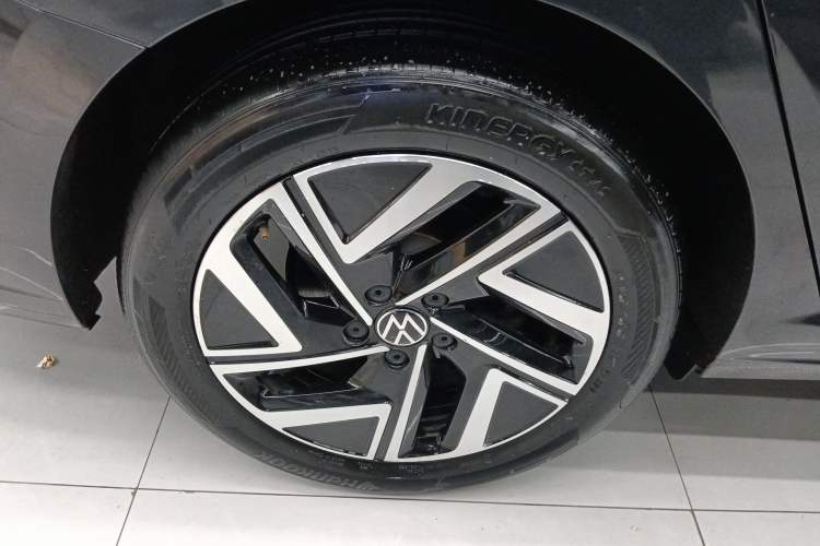 Used Volkswagen Sagitar 2023 300TSI DSG Excellence Edition Right Rear Wheel Hub