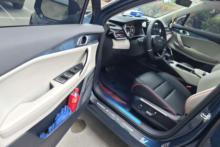 Used Lynk & Co 06 2021 1.5T Shero Pink Special Edition
