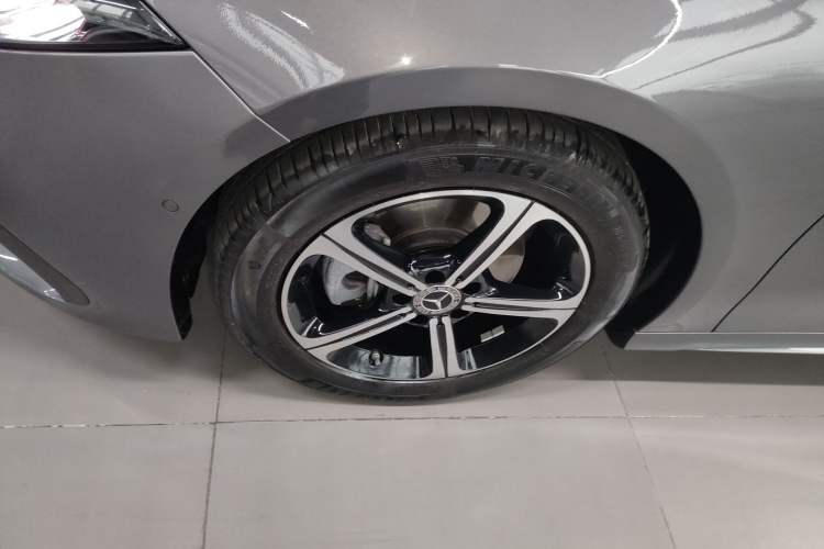 Used Mercedes-Benz A-Class 2024 Updated A 200 L Fashion Version Left Front Wheel Hub