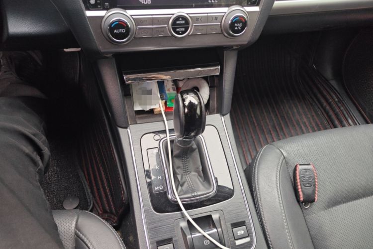 Used Subaru Outback 2017 2.5i Sport Navigation Edition with EyeSight Gear Lever