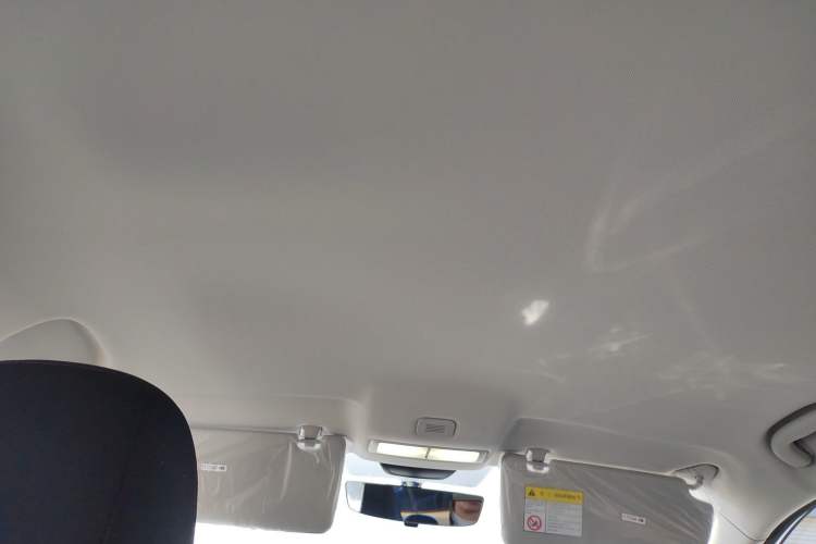 Used Roewe i5 2026 Model 1.5L Manual Comfort Version Headliner