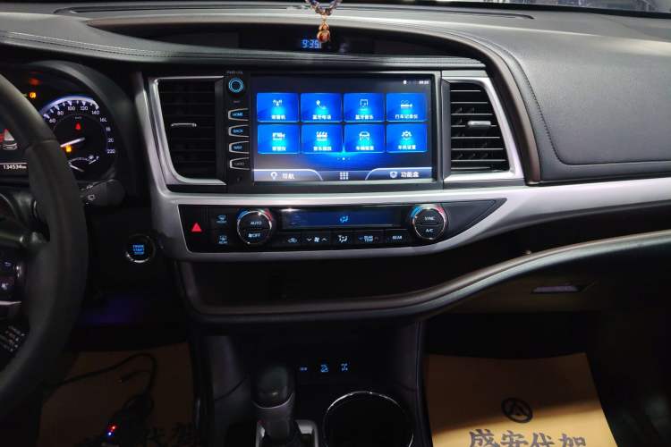 Used Toyota Highlander 2018 2.0T Four-Wheel Drive Luxury Version 7 Seats China VI Standard