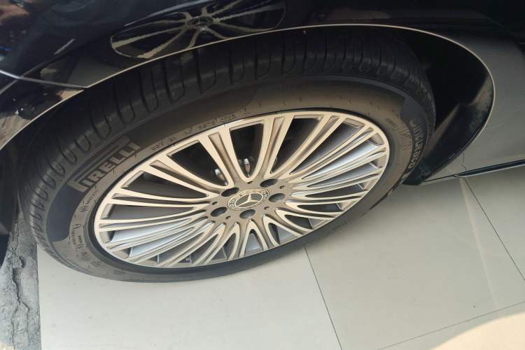 Used Mercedes-Benz E-Class 2023 Updated E 300 L Luxury Edition Left Front Wheel Hub