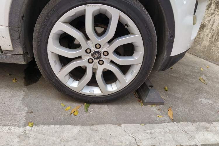 Used Land Rover Range Evoque 2012 2.0T 5-Door Ignite Edition Right Front Wheel Hub