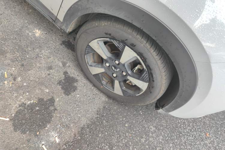 Used Wuling Bingo PLUS 2024 330 km Range Five-Seater Version Right Front Wheel Hub