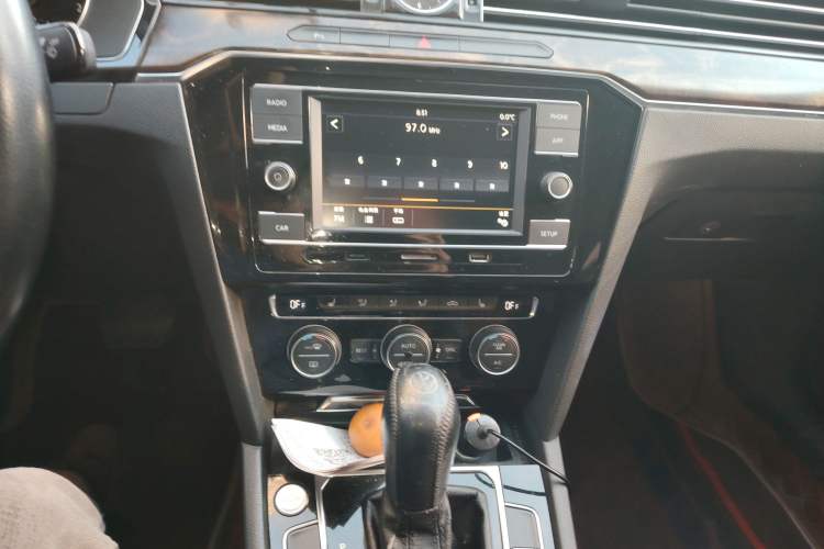 Used Volkswagen Magotan 2017 330TSI DSG Luxury Model Audio And AC Panel