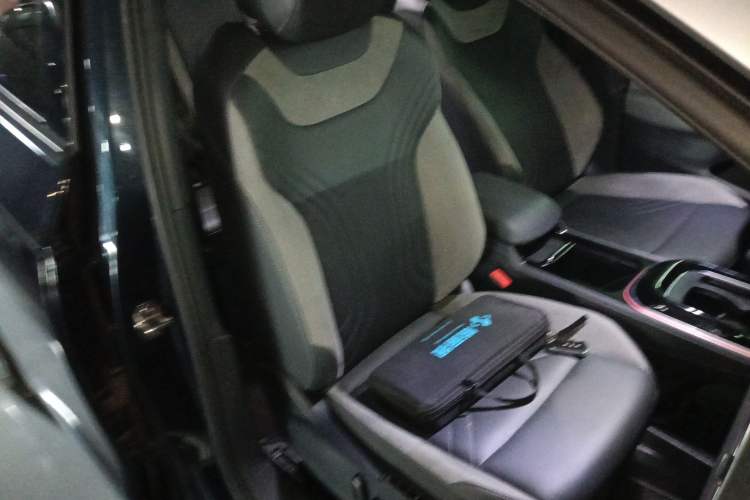 Used Volkswagen ID.4 CROZZ 2022 Long-Range Lite PRO Edition Right Front Seat