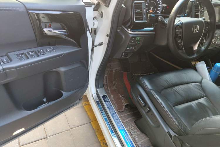 Used Honda Elysion 2019 2.0L Hybrid Luxury Edition Driver Seat