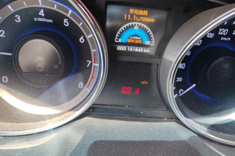 Used Hyundai Sonata 2011 2.0L Automatic Leading Edition Odometer Close Up