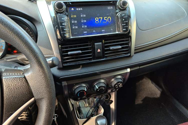 Used Toyota YARiS L Zhi Xuan 2015 1.5E Automatic Charm Edition
