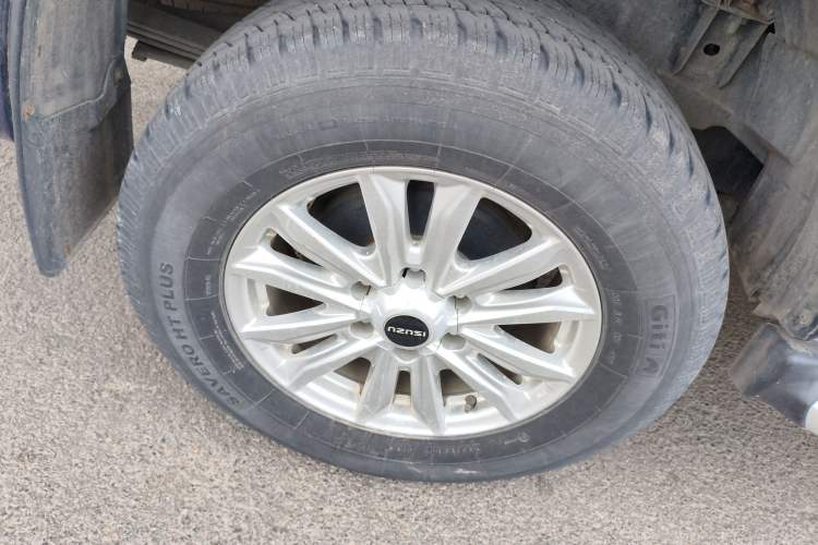 Used Isuzu D-MAX 2020 1.9T Two-Wheel Drive Automatic Comfort Edition China VI Standard RZ4E Hi-Power
