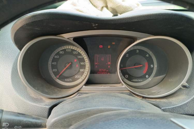 Used Land X8 2012 Explorer Edition 2.0T Diesel 4x2 Luxury Model