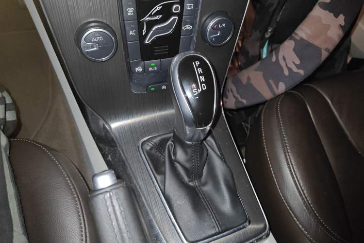 Used Volvo V40 2014 2.0T Zhiya Edition
