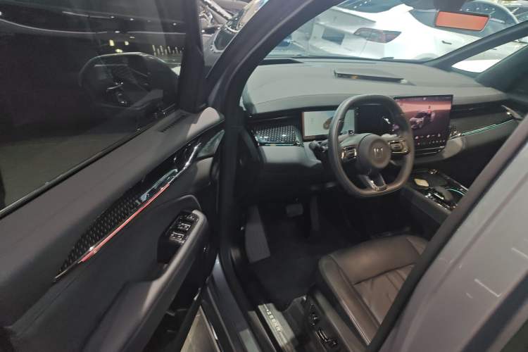 Used Zeekr 009 2024 Six-Seat Executive Version 4WD 108 kWh
