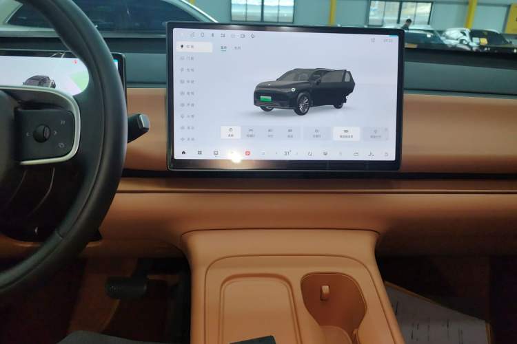 Used Leapmotor C16 2024 Range-Extended 200 Luxury Edition Audio And AC Panel