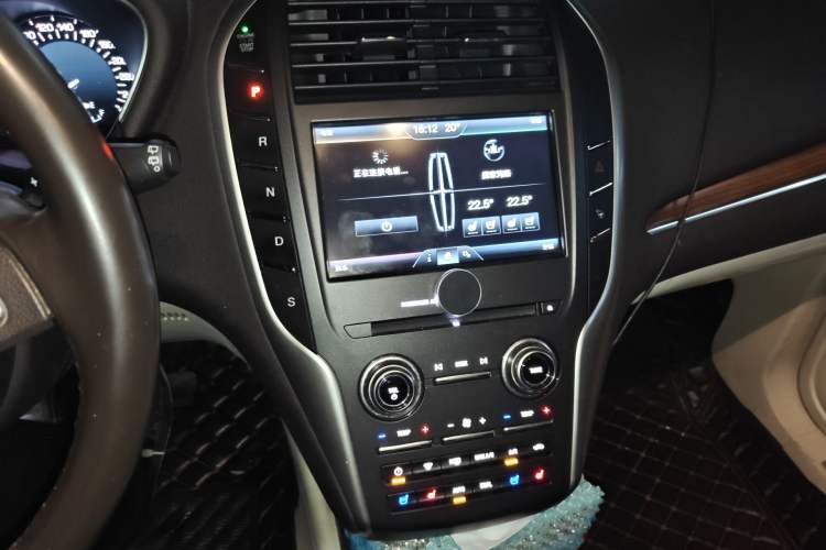 Used Lincoln MKC 2014 2.0T Two-Wheel-Drive Luxury Edition Audio And AC Panel