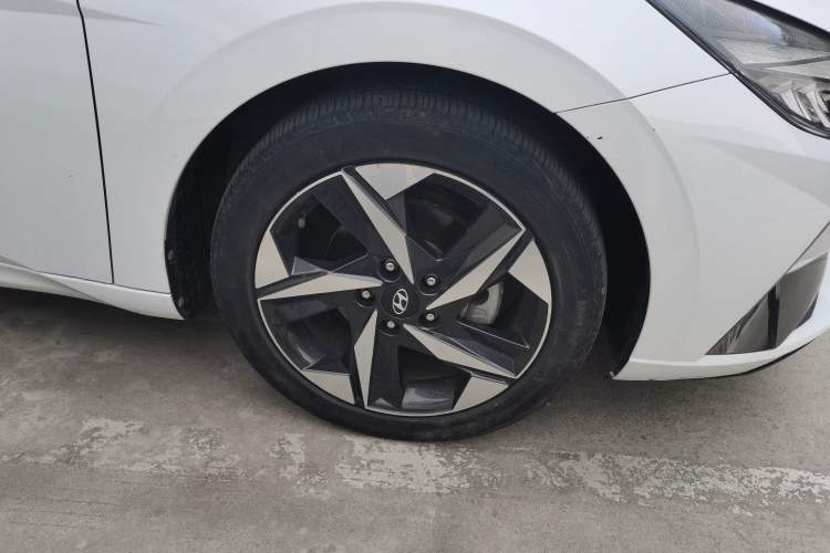 Used Hyundai Elantra 2021 1.5L CVT LUX Prestige Edition Right Front Wheel Hub
