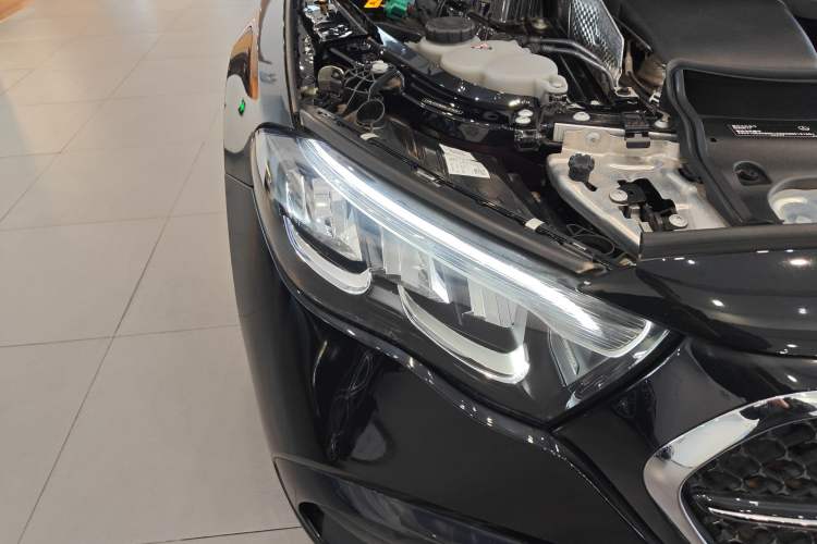 Used Mercedes-Benz E-Class New Energy 2024 E 350 e L Plug-in Hybrid Sports Sedan Right Front Headlight