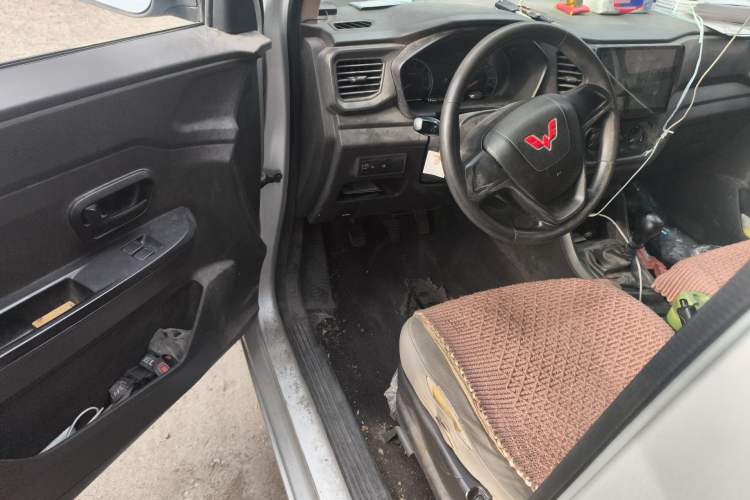 Used Wuling Hongguang V 2021 1.5L Jingqu Edition Enclosed-Window Vehicle LAR Driver Seat