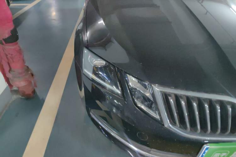 Used Skoda Octavia 2018 TSI280 DSG Luxury Edition Right Front Headlight