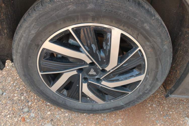 Used NETA U 2023 NETA U-Ⅱ Challenge Edition 500 U Show – Lithium Iron Phosphate Left Front Wheel Hub