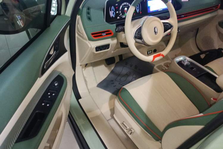 Used ORA Good Cat 2022 Morandi Edition 400km Standard Range Premium Version Lithium-Ion Battery Driver Seat