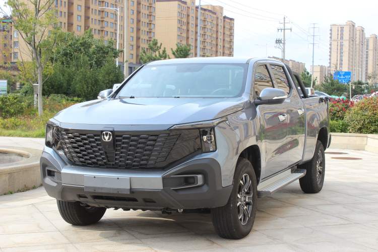 Used Changan Hunter 2024 Warrior Edition Luxury Model Dual-Motor All-Wheel Drive with Extra-Long Cargo Box